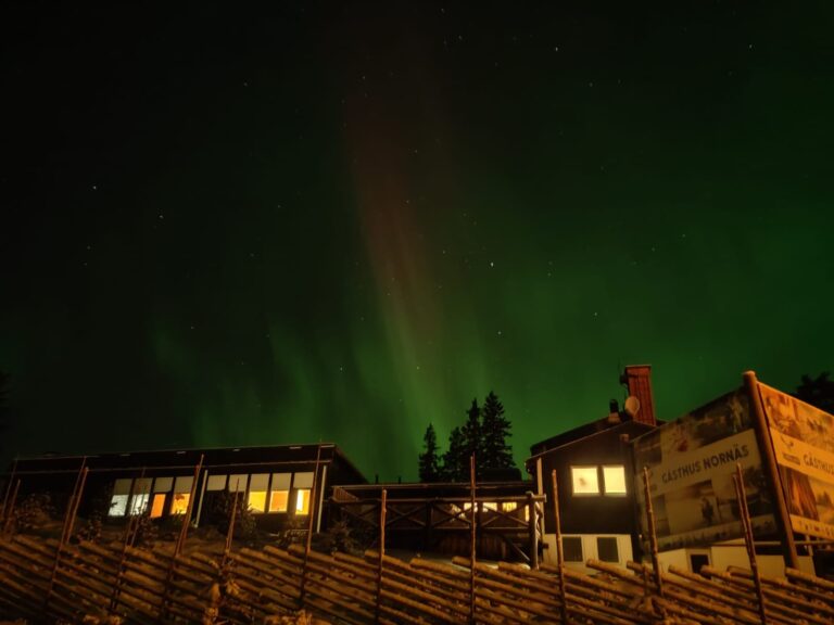 Das Schweden Aktiv Camp unter Polarlichtern